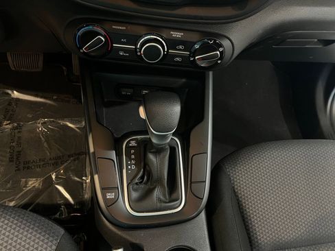 Used 2025 Kia Soul LX w/ LX Technology Package FWD image 40
