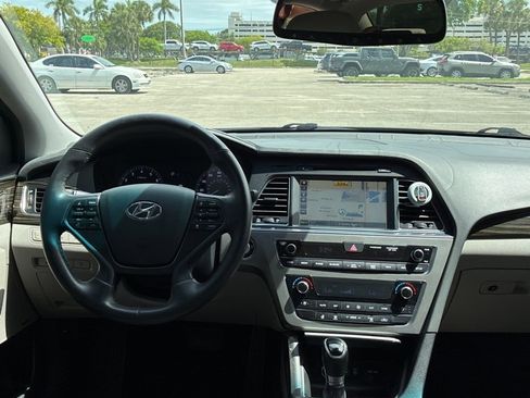 Used 2016 Hyundai Sonata Limited w/ Option Group 04 FWD image 7