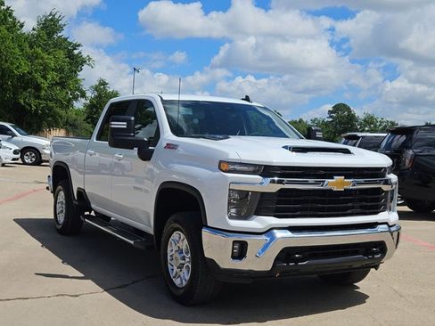 Used 2026 Chevrolet Silverado 2500 LT AWD/4WD image 3