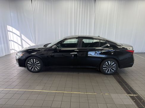 Used 2025 Nissan Altima 2.5 SV image 8