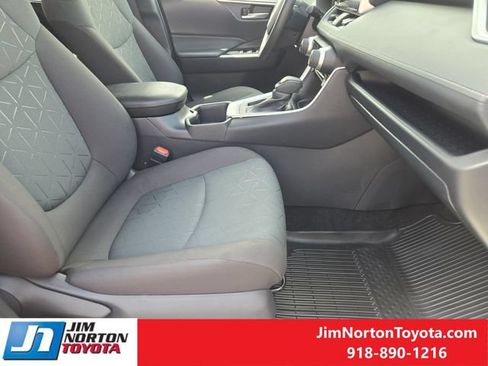 Used 2025 Toyota RAV4 XLE FWD image 16