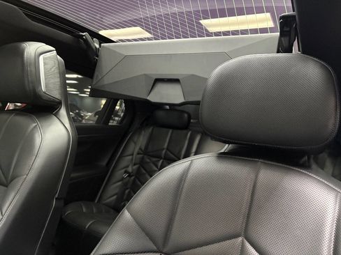 Used 2025 BMW 740i w/ Premium Package image 24