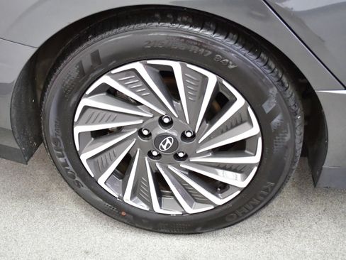 Used 2025 Hyundai Sonata SEL FWD image 36