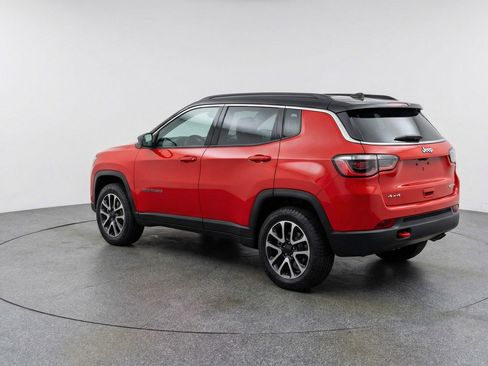 Used 2025 Jeep Compass Trailhawk image 6