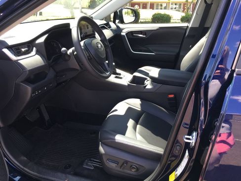 Used 2025 Toyota RAV4 XLE Premium w/ Weather Package AWD/4WD image 4
