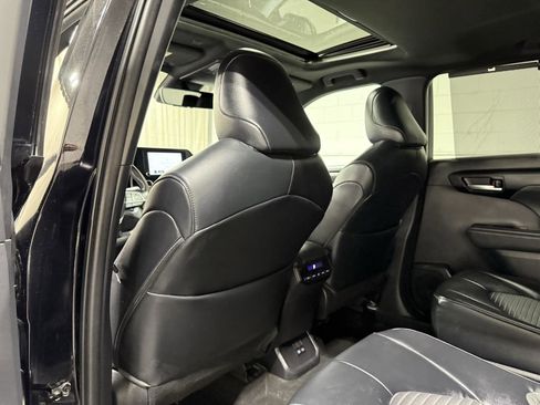 Used 2023 Toyota Highlander XSE image 16