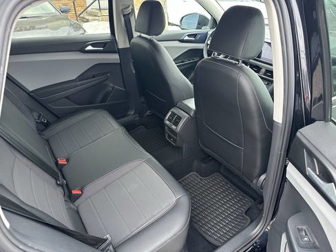 Used 2022 Volkswagen Taos SE image 34