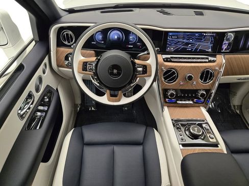 New 2026 Rolls-Royce Cullinan AWD/4WD image 18