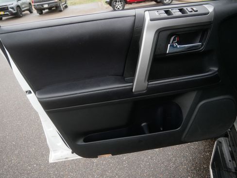 Used 2017 Toyota 4Runner SR5 Premium RWD image 19