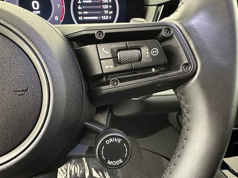 Certified 2025 Porsche Cayenne AWD/4WD image 25