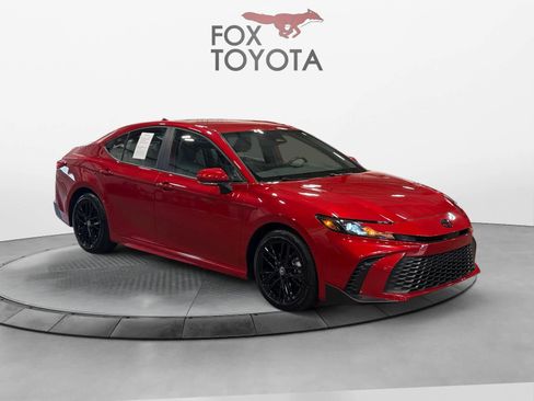 Used 2025 Toyota Camry SE FWD image 8
