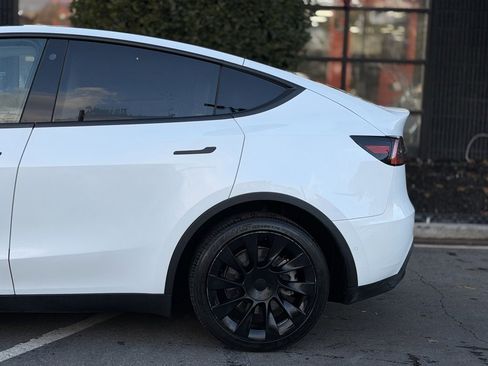 Used 2021 Tesla Model Y Long Range image 11