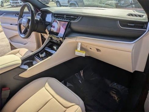 New 2025 Jeep Grand Cherokee Limited w/ Luxury Tech Group II RWD image 25