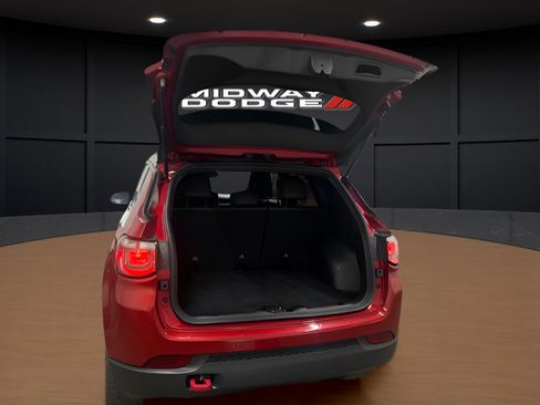 Used 2025 Jeep Compass Trailhawk AWD/4WD image 7