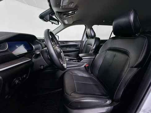 Used 2022 Jeep Grand Cherokee L Limited w/ Luxury Tech Group II image 13