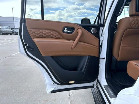 Used 2022 INFINITI QX80 Sensory w/ All-Season Package AWD/4WD image 23