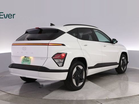 Used 2024 Hyundai Kona SEL FWD image 3