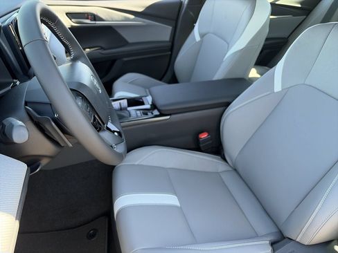 New 2026 Toyota Camry Hybrid FWD image 18