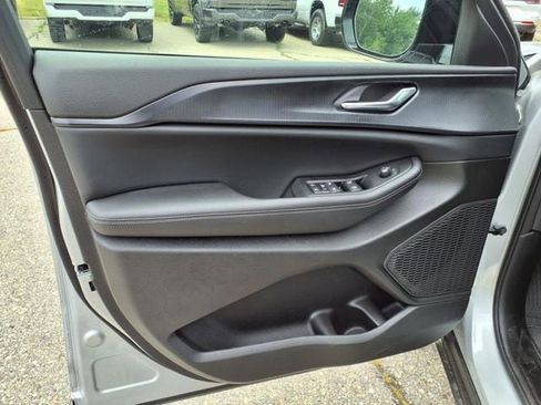 Used 2024 Jeep Grand Cherokee L Altitude image 14