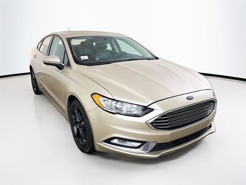 Used 2018 Ford Fusion SE w/ Equipment Group 201A image 1