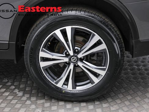 Used 2019 Nissan Rogue SV w/ Premium Package image 8