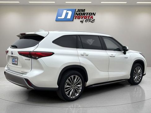 Used 2020 Toyota Highlander Platinum FWD image 5