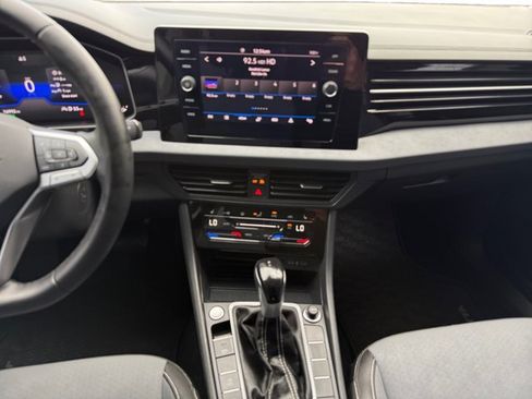 Used 2025 Volkswagen Jetta SE FWD image 15