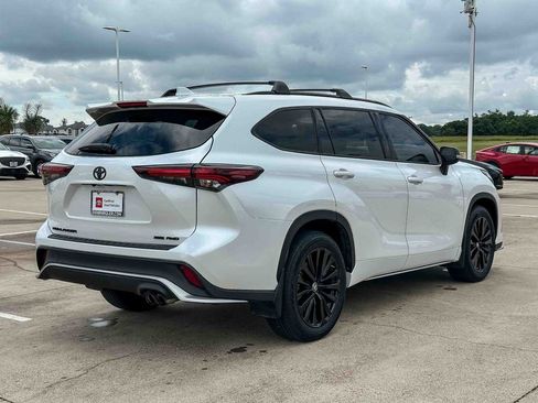Used 2024 Toyota Highlander XSE AWD/4WD image 3