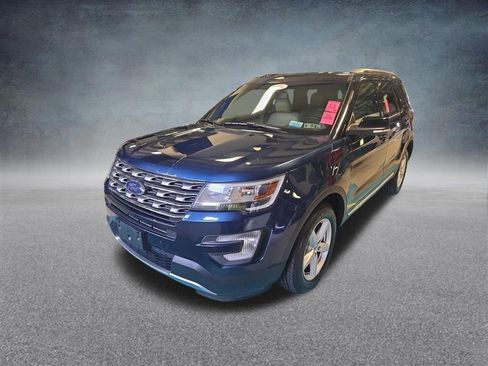 Used 2017 Ford Explorer XLT w/ Equipment Group 202A AWD/4WD image 35