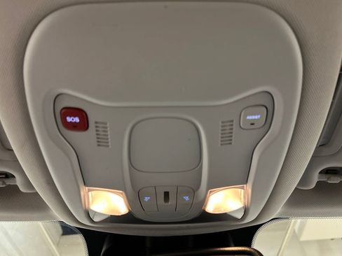 Used 2023 Jeep Renegade Trailhawk AWD/4WD image 26