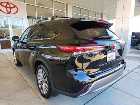 Used 2023 Toyota Highlander Platinum image 9