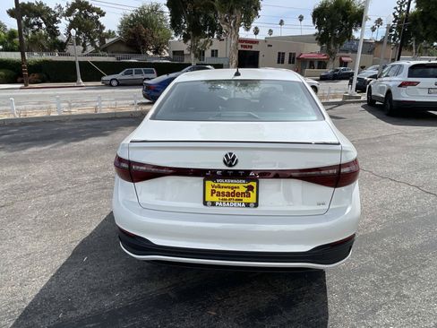 New 2026 Volkswagen Jetta SE FWD image 4