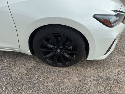 Used 2023 Nissan Maxima SR w/ Sport Mat Group FWD image 17