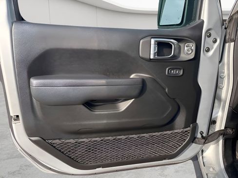 Used 2022 Jeep Gladiator Willys image 22