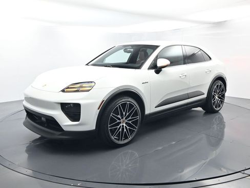 Used 2025 Porsche Macan Electric image 1