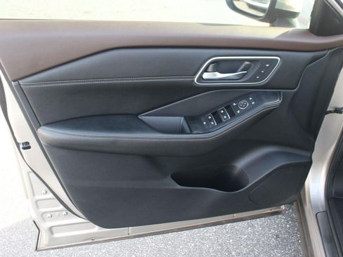 Used 2022 Nissan Rogue Platinum w/ Head-Up Display Package FWD image 13