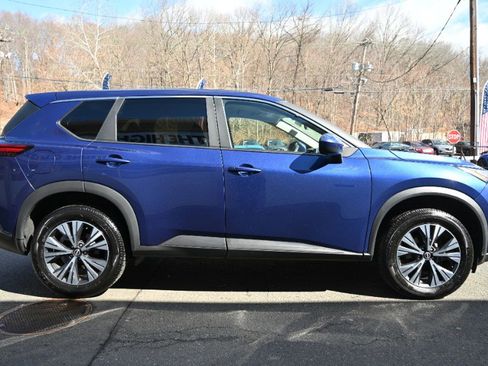 Used 2023 Nissan Rogue SV image 6
