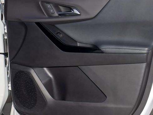 Used 2025 Chevrolet Equinox LT image 13