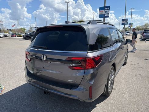 Used 2026 Honda Odyssey Touring image 7