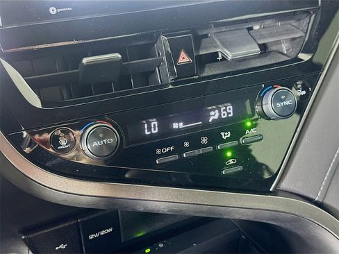 Used 2022 Toyota Camry XLE image 26