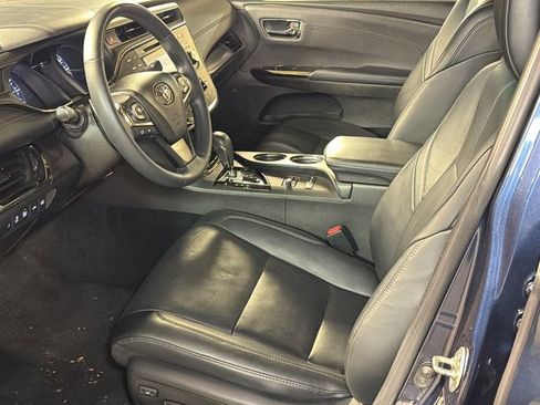 Used 2016 Toyota Avalon Limited image 24
