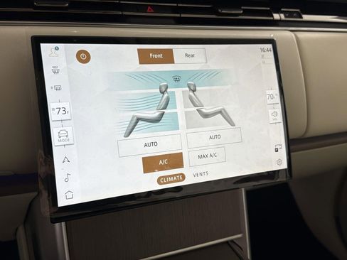 New 2026 Land Rover Range Rover SE image 14