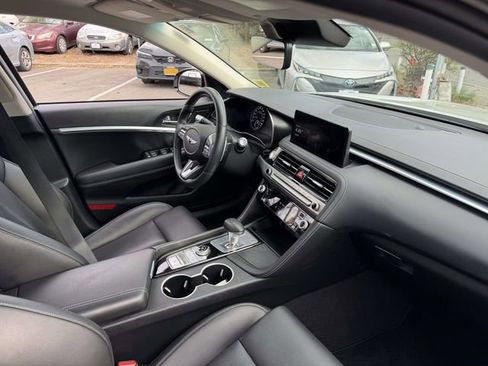 Used 2025 Genesis G70 2.5T RWD image 12
