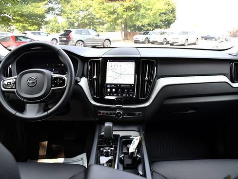 Used 2025 Volvo XC60 B5 Plus AWD/4WD image 18