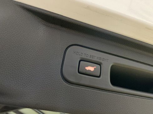 Used 2025 Honda Pilot Touring image 27