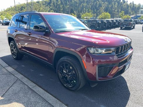 New 2026 Jeep Grand Cherokee Altitude AWD/4WD image 4