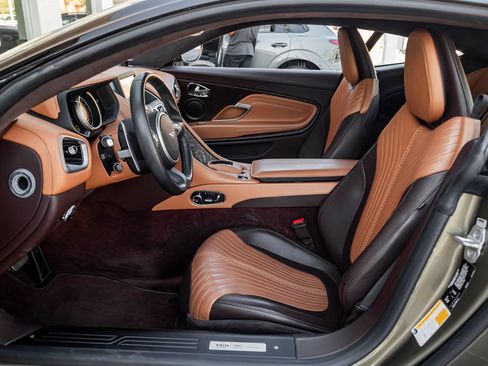 Used 2017 Aston Martin DB11 V12 RWD image 13