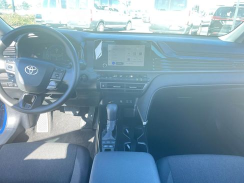 Used 2025 Toyota Camry LE image 33