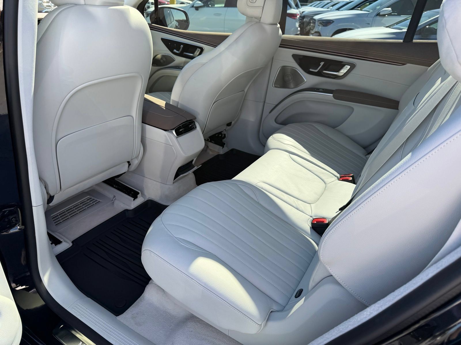 Used 2023 Mercedes-Benz EQS 580 4MATIC SUV image 17