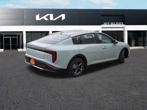 New 2025 Kia K4 LXS image 3